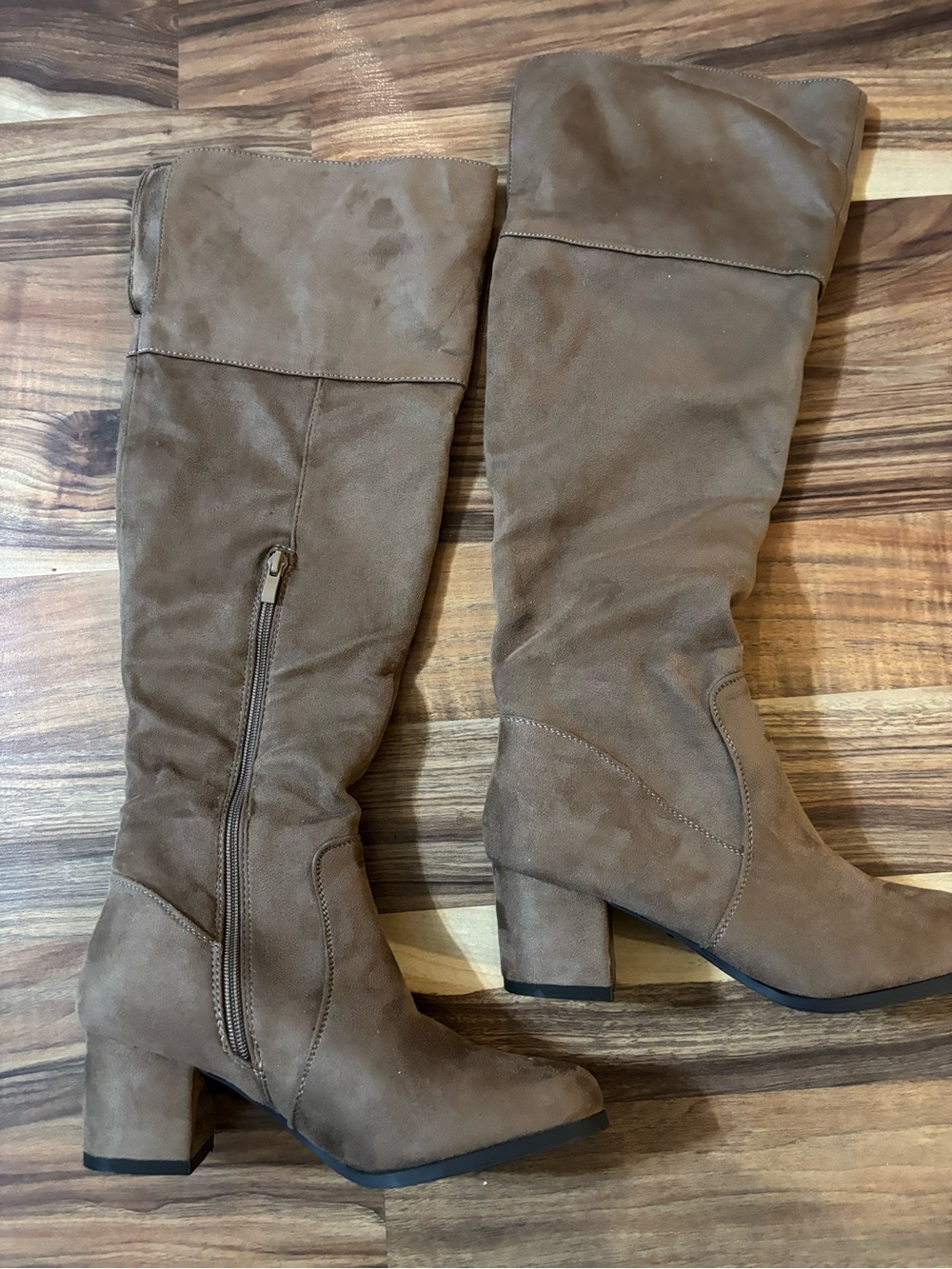 Women’s Knee-High Suede Block Heel Boots - Brown